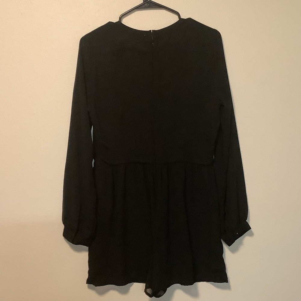 Abercrombie & Fitch Black Long Sleeve Romper V-Neck Keyhole Size 6 - Picture 8 of 12